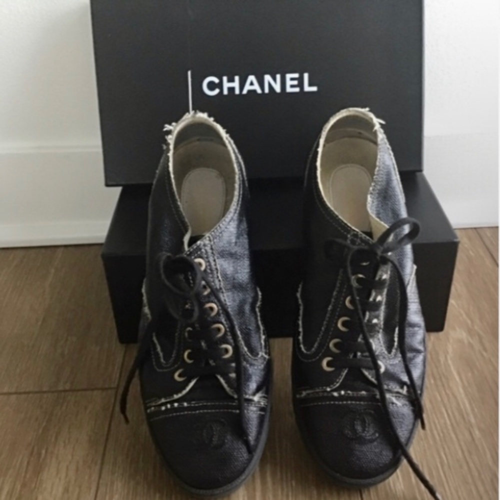 Pre-loved AUTHENTIC Chanel flats black size 40 FR. FINAL SALE!